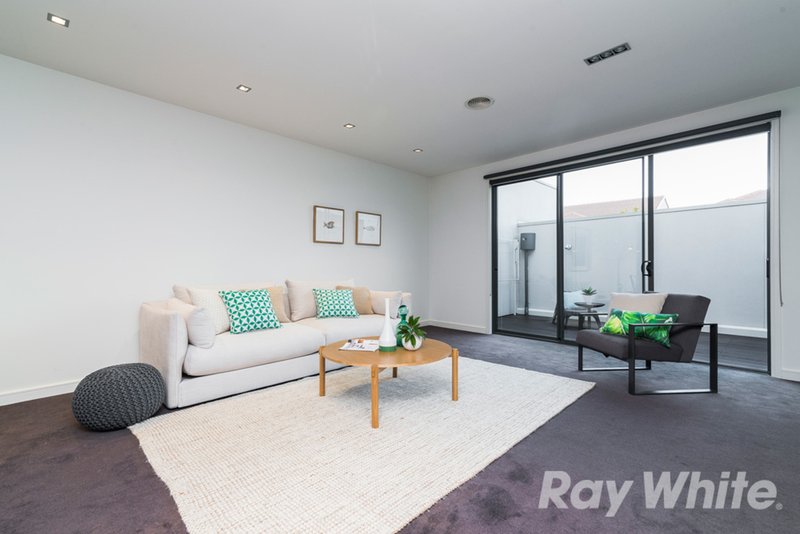 Photo - 54 Waverley Park Drive, Mulgrave VIC 3170 - Image 4