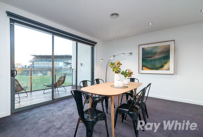 Photo - 54 Waverley Park Drive, Mulgrave VIC 3170 - Image 5