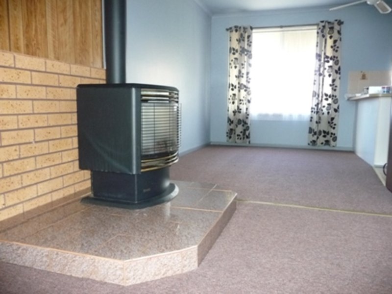 Photo - 54 Wigg Street, Wodonga VIC 3690 - Image 3