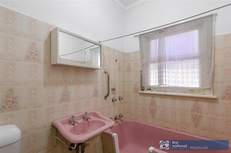 Photo - 54 Wyena Road, Pendle Hill NSW 2145 - Image 8