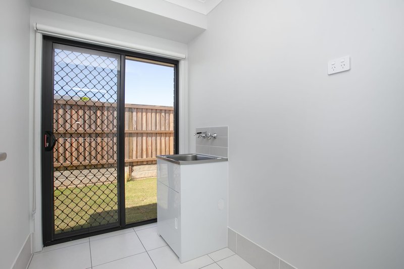Photo - 54 Yellowstone Circuit, Yarrabilba QLD 4207 - Image 2