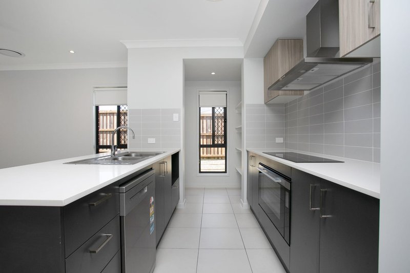 Photo - 54 Yellowstone Circuit, Yarrabilba QLD 4207 - Image 3