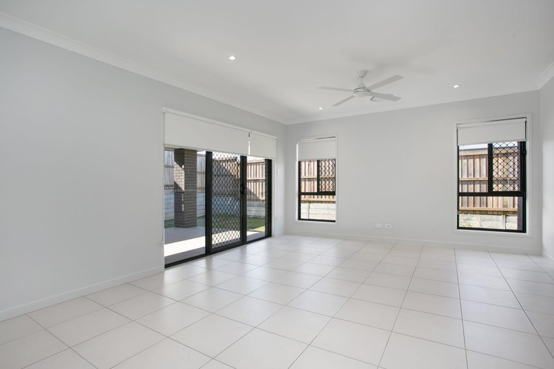 Photo - 54 Yellowstone Circuit, Yarrabilba QLD 4207 - Image 5