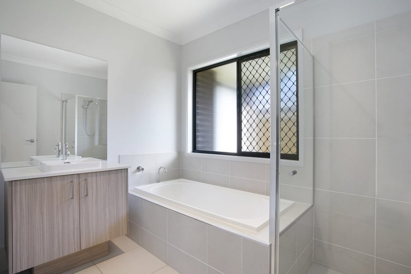 Photo - 54 Yellowstone Circuit, Yarrabilba QLD 4207 - Image 6