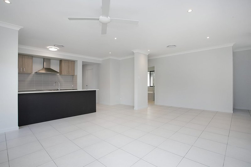 Photo - 54 Yellowstone Circuit, Yarrabilba QLD 4207 - Image 9