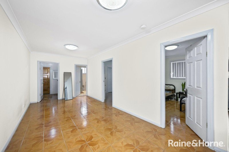 Photo - 545 Smithfield Road, Greenfield Park NSW 2176 - Image 6