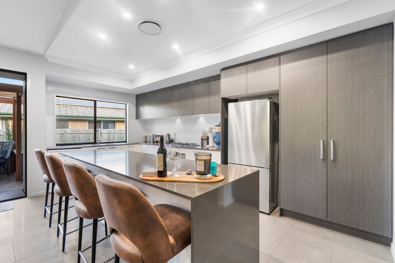 Photo - 54A Riverdowns Crescent, Helensvale QLD 4212 - Image 5