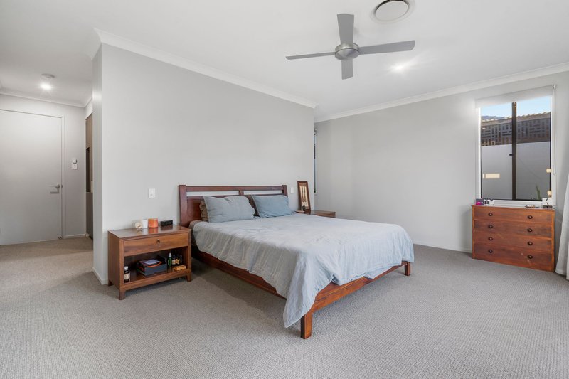 Photo - 54A Riverdowns Crescent, Helensvale QLD 4212 - Image 8