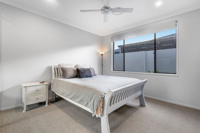 Photo - 54A Riverdowns Crescent, Helensvale QLD 4212 - Image 10
