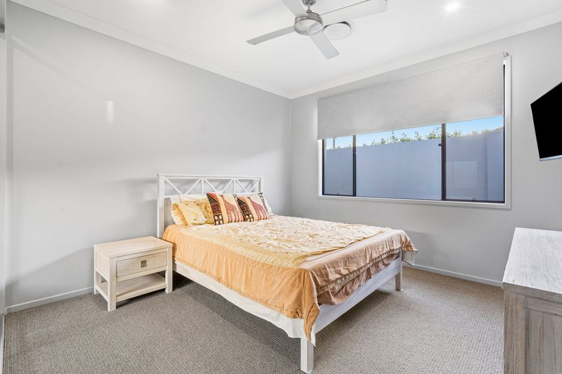 Photo - 54A Riverdowns Crescent, Helensvale QLD 4212 - Image 12