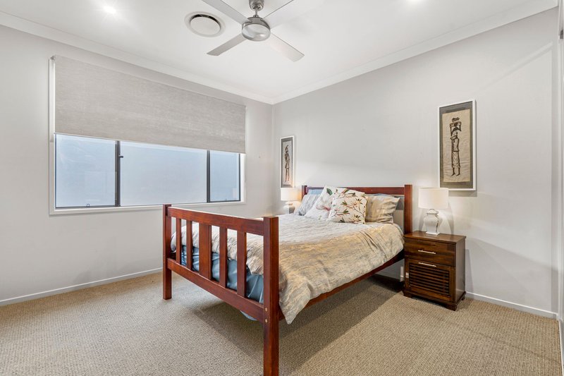 Photo - 54A Riverdowns Crescent, Helensvale QLD 4212 - Image 13