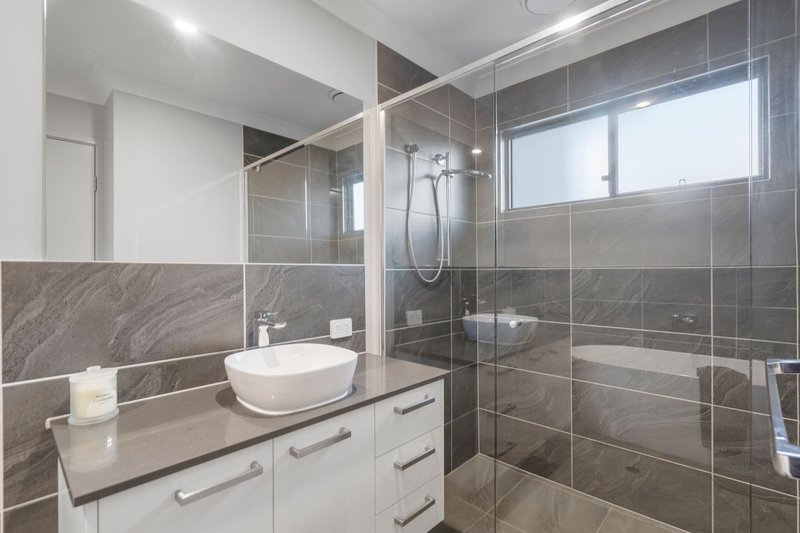 Photo - 54A Riverdowns Crescent, Helensvale QLD 4212 - Image 14