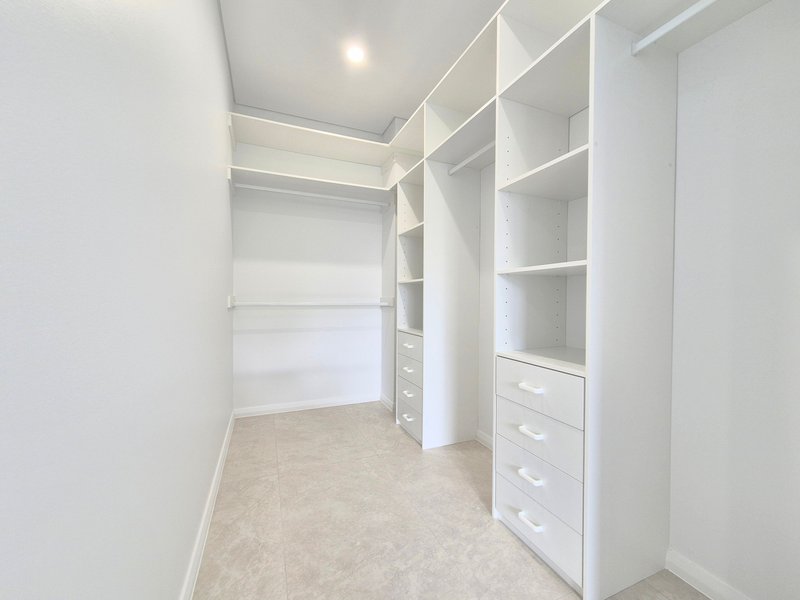 Photo - 54B Allambee Crescent, Beverly Hills NSW 2209 - Image 9