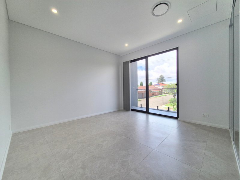 Photo - 54B Allambee Crescent, Beverly Hills NSW 2209 - Image 11