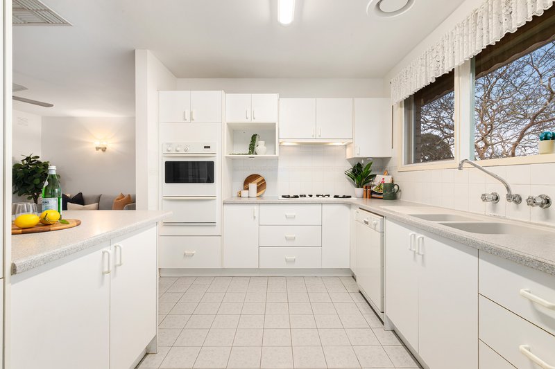 Photo - 55 Allima Avenue, Yallambie VIC 3085 - Image 6