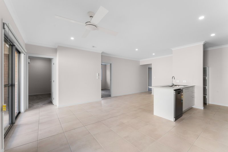 Photo - 55 Auburn Crescent, Ripley QLD 4306 - Image 3