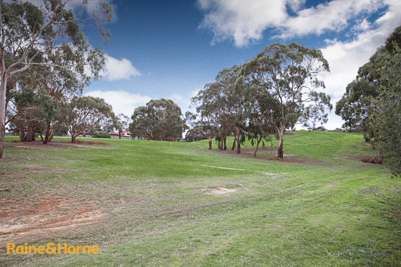 Photo - 55 Balmoral Circuit, Sunbury VIC 3429 - Image 13