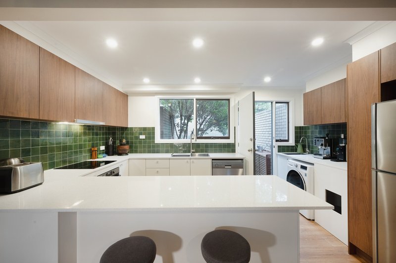 Photo - 55 Barnet Close, Phillip ACT 2606 - Image 1