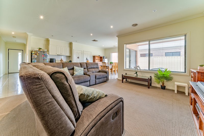Photo - 55 Bassett Drive, Strathfieldsaye VIC 3551 - Image 3