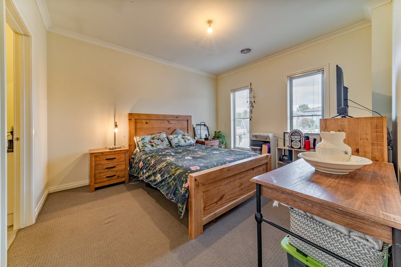 Photo - 55 Bassett Drive, Strathfieldsaye VIC 3551 - Image 4