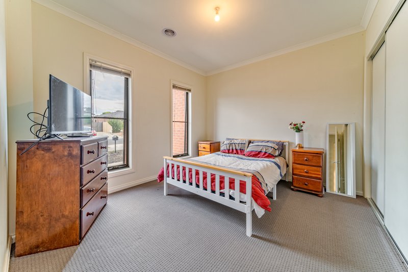 Photo - 55 Bassett Drive, Strathfieldsaye VIC 3551 - Image 6