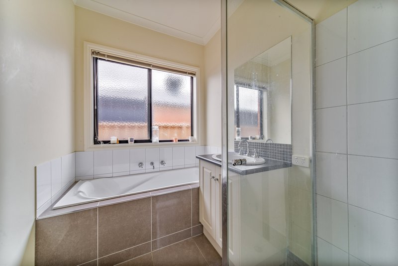 Photo - 55 Bassett Drive, Strathfieldsaye VIC 3551 - Image 9