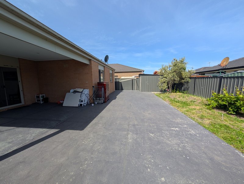 Photo - 55 Biltmore Crescent, Roxburgh Park VIC 3064 - Image 15