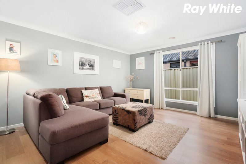 Photo - 55 Bluehills Boulevard, Pakenham VIC 3810 - Image 5