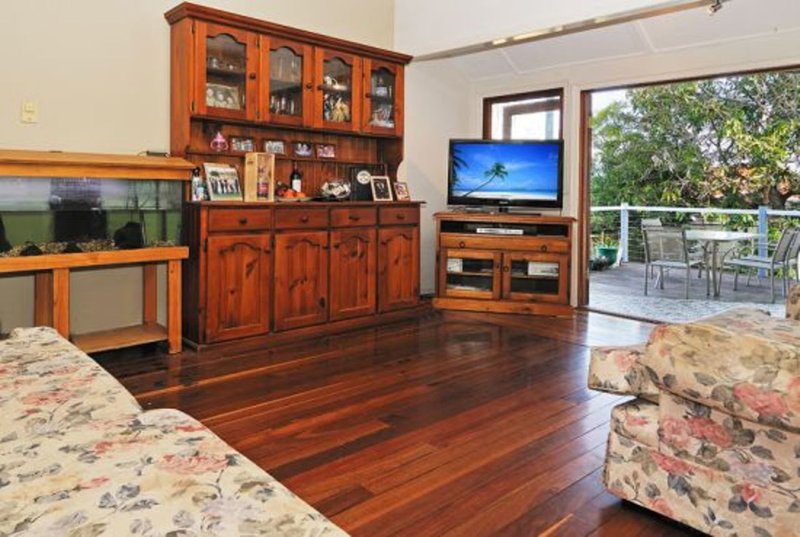 Photo - 55 Brisbane Ave , Camp Hill QLD 4152 - Image 2