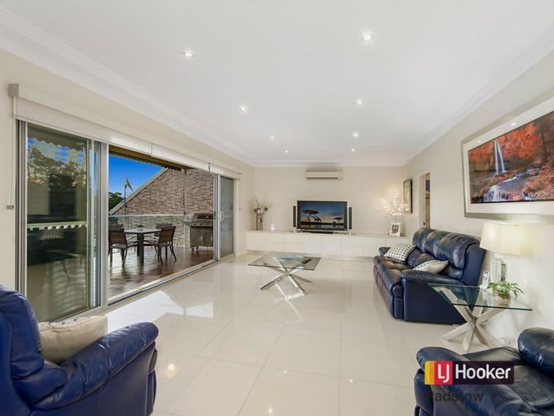 Photo - 55 Burbank Avenue, East Hills NSW 2213 - Image 4