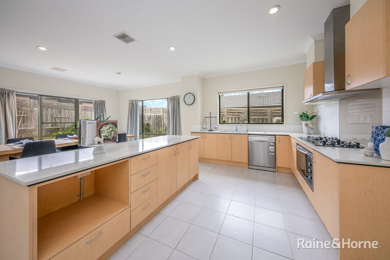 Photo - 55 Burge Drive, Sunbury VIC 3429 - Image 5