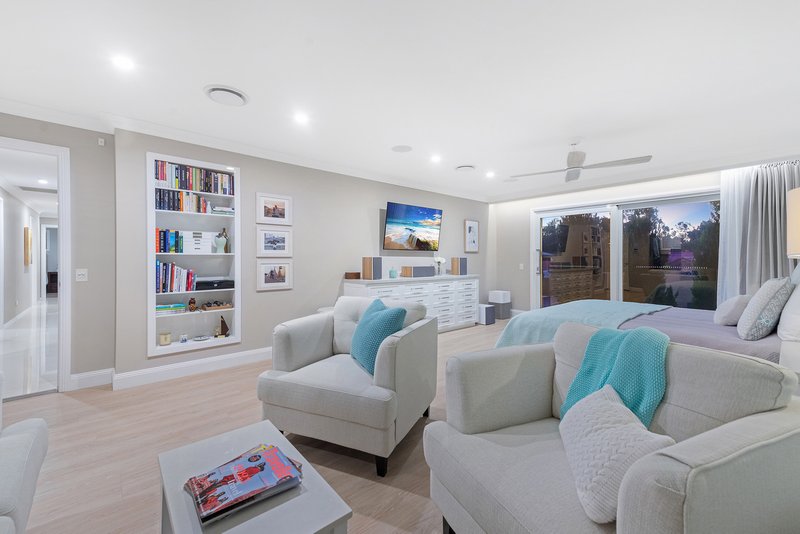 Photo - 55 Camberwell Circuit, Robina QLD 4226 - Image 4