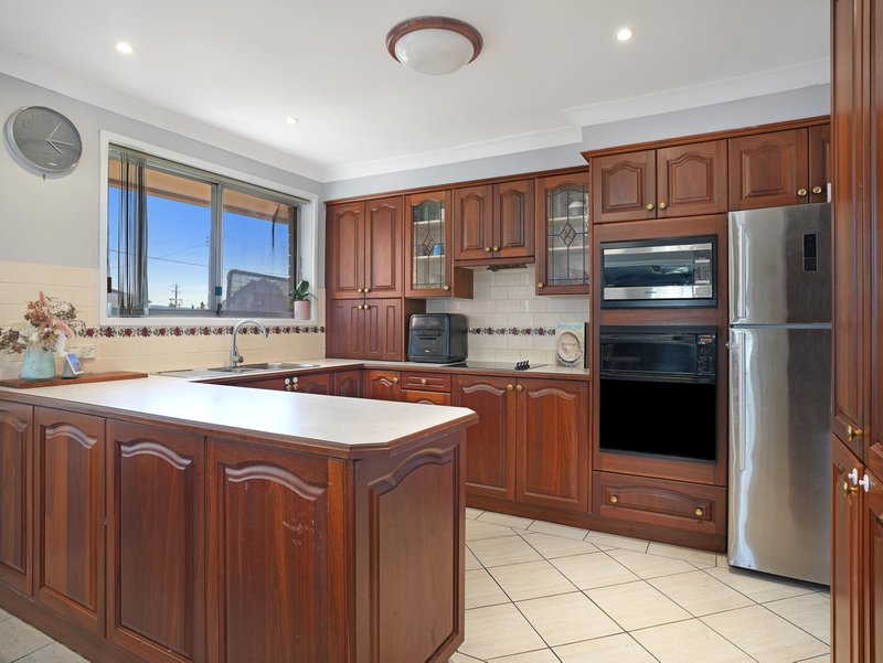 Photo - 55 Cassia Street, Barrack Heights NSW 2528 - Image 3