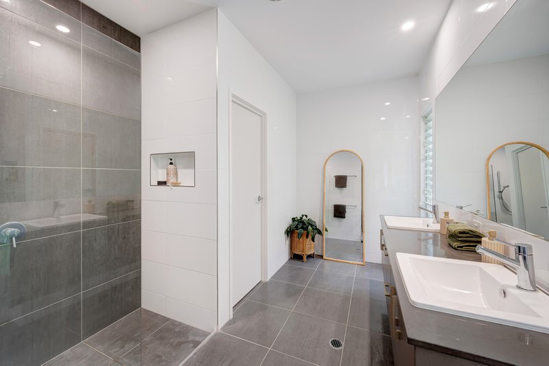 Photo - 55 Celestine Place, Rosemount QLD 4560 - Image 9