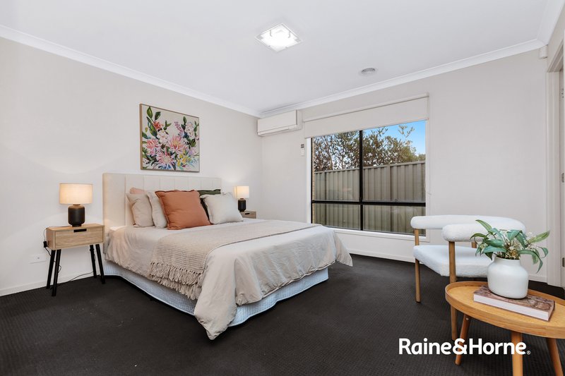 Photo - 55 Challenger Circuit, Cranbourne East VIC 3977 - Image 2