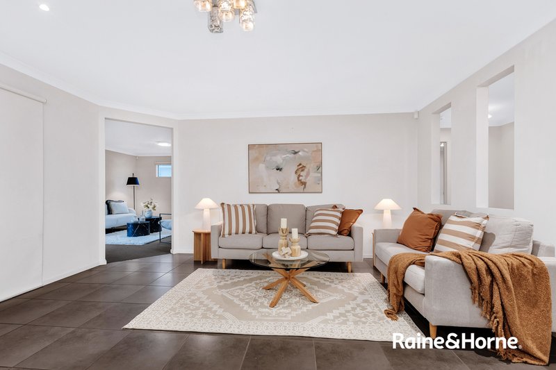 Photo - 55 Challenger Circuit, Cranbourne East VIC 3977 - Image 5