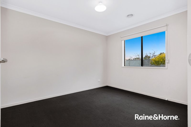 Photo - 55 Challenger Circuit, Cranbourne East VIC 3977 - Image 12