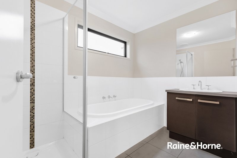 Photo - 55 Challenger Circuit, Cranbourne East VIC 3977 - Image 15