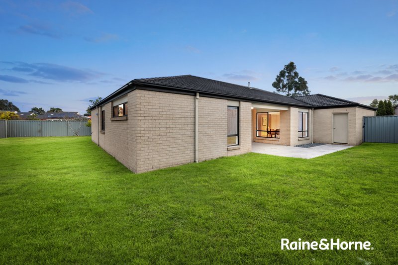 Photo - 55 Challenger Circuit, Cranbourne East VIC 3977 - Image 17