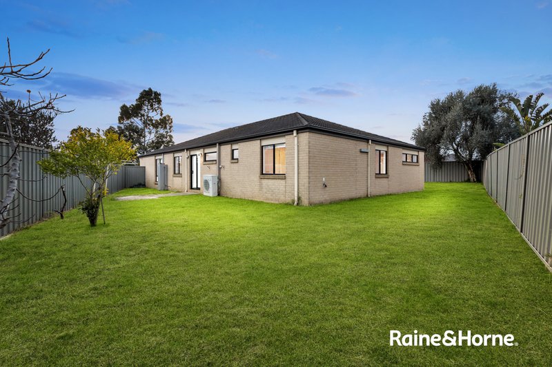 Photo - 55 Challenger Circuit, Cranbourne East VIC 3977 - Image 18