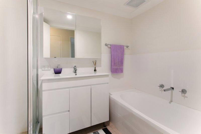 Photo - 5/5 Clarence Avenue, Dee Why NSW 2099 - Image 3