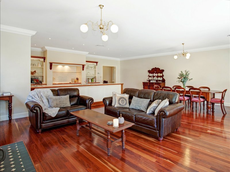 Photo - 55 Dillwynnia Grove, Heathcote NSW 2233 - Image 4