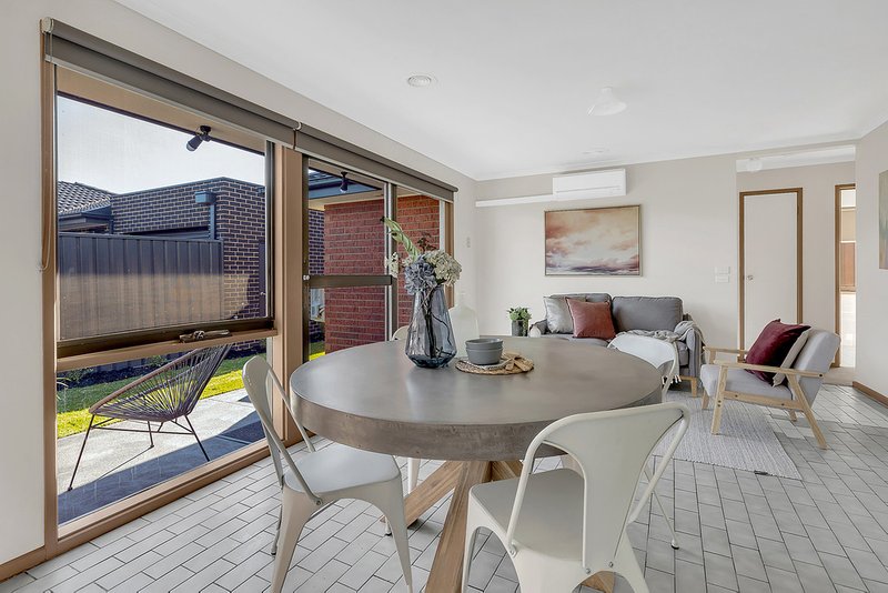 Photo - 55 Dorchester Street, Craigieburn VIC 3064 - Image 11