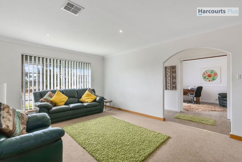 Photo - 55 Dutchman Drive, Hallett Cove SA 5158 - Image 4