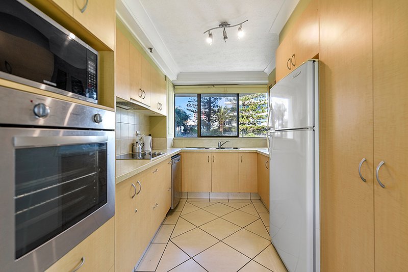 Photo - 5/5 Enderley Avenue, Surfers Paradise QLD 4217 - Image 3