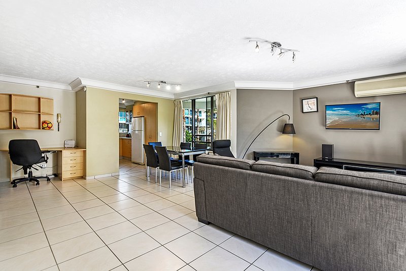 Photo - 5/5 Enderley Avenue, Surfers Paradise QLD 4217 - Image 4