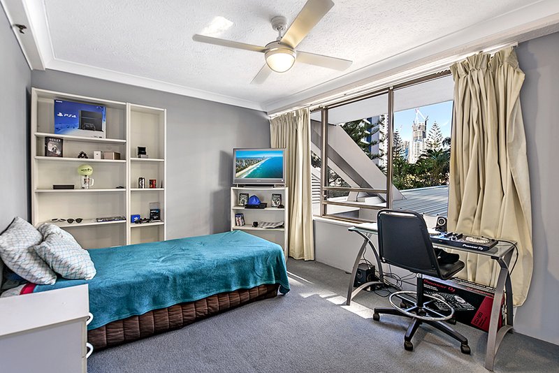 Photo - 5/5 Enderley Avenue, Surfers Paradise QLD 4217 - Image 11