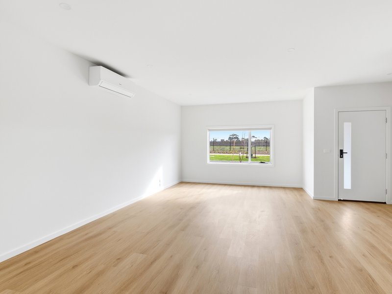 Photo - 55 Everbloom Crescent, Tarneit VIC 3029 - Image 2