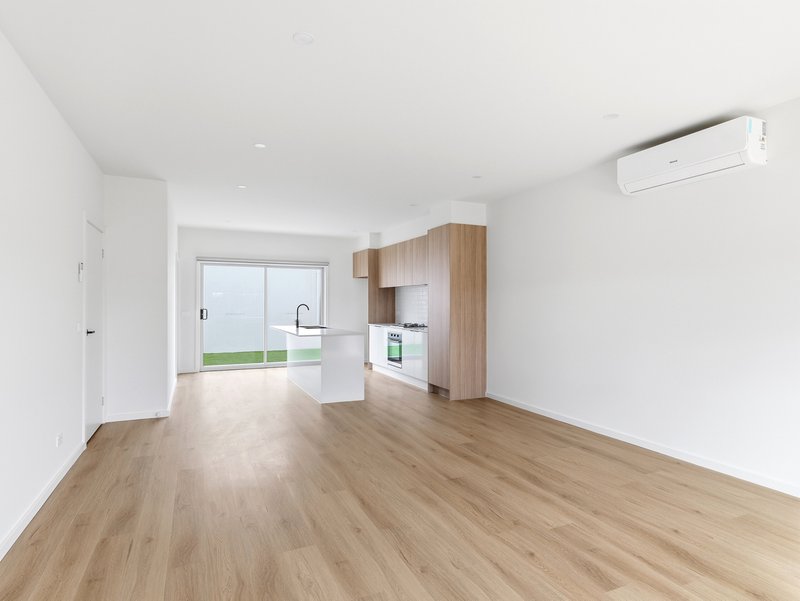 Photo - 55 Everbloom Crescent, Tarneit VIC 3029 - Image 3