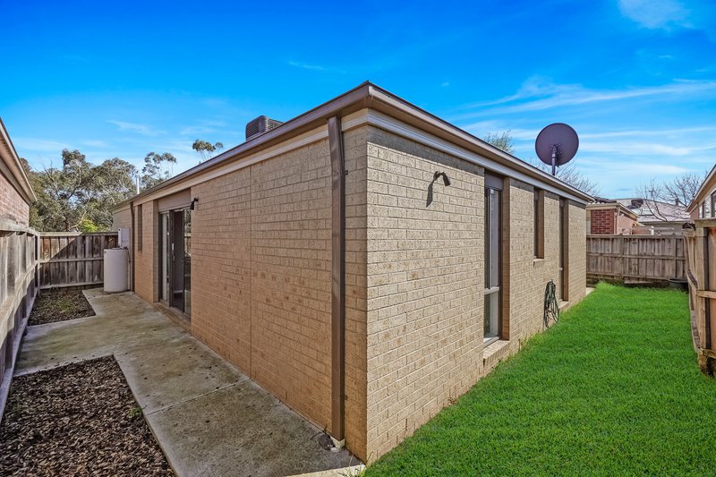 Photo - 55 Fallingwater Drive, Pakenham VIC 3810 - Image 10